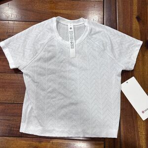 New Swiftly Pointelle
Cropped Short Sleeve